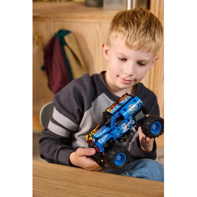 22. LEGO Technic 42219 Monster Jam Grave Digger Feuer und Eis