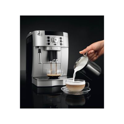 6. DeLonghi Magnifica S ECAM 22.110.SB Kaffeevollautomat (1450W; silber)
