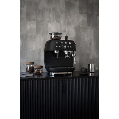 9. Smeg EGF03BLMEU Kaffeemaschine, manuelle Espressomaschine, 2,4 l
