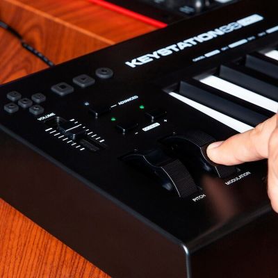 16. M-AUDIO Keystation 88 III - Keyboard-Controller