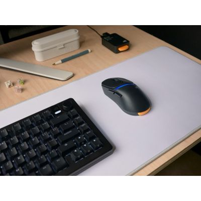 21. Glorious Gaming Model D3 Kabellose Maus für Rechtshänder, RF-Funk, optisch, 30000 DPI
