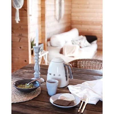 38. SMEG KLF04CREU Wasserkocher Creme