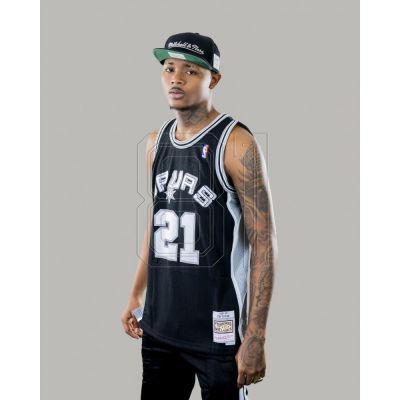 2. Mitchell & Ness NBA Swingman San Antonio Spurs Tim Duncan T-Shirt SMJYGS18208-SASBLCK98TDU