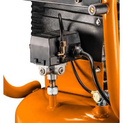 4. Vertikaler Ölkompressor 40 l, 230 V NEO 12K010