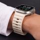 6. Tech-Protect Silikonarmband für Apple Watch 44 / 45 / 46 / 49 mm – Beige