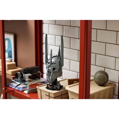 22. LEGO Icons 11373 – Der Herr der Ringe: Saurons Helm