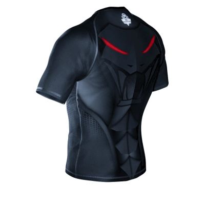 29. Das Kompressions-Rashguard-Shirt „Snake“ besteht aus DBX MORE DRY M-Material.