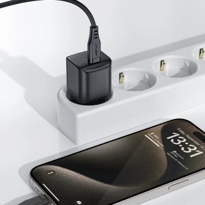 2. Acefast A73 Mini PD 20W GaN USB-C Wandladegerät – Schwarz