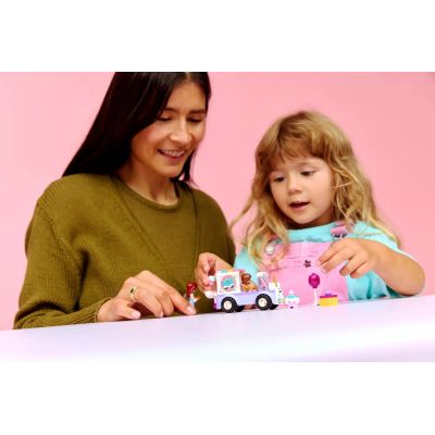7. LEGO Friends 42675 Einhorn-Kuchenlieferwagen