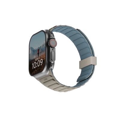 5. UAG Pathfinder - Silikon-Doppelseiten-Magnetarmband für Apple Watch Serie: 1-3, 42 mm / Serie 4-6 & SE 1-2, 44 mm / Serie 7-9, 45 mm / Serie 10, 46 mm / Ultra 1-2, 49 mm (Düne / Wolkenblau)