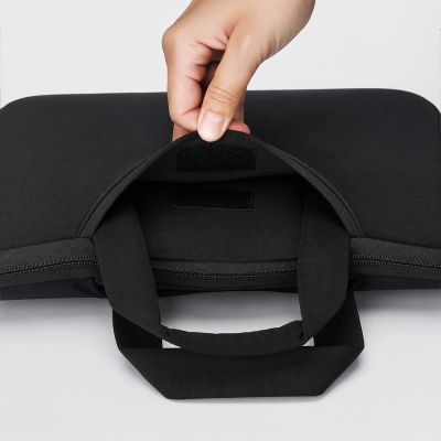 5. Wozinsky WNT-17B 17,3"-Laptoptasche mit ausziehbarem Neoprengriff – Schwarz