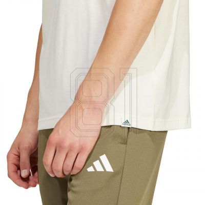 5. adidas Growth Badge Graphic M IS2873 T-Shirt