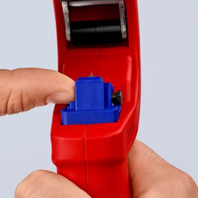 50. Knipex 90 23 01 BK Handrohrschneider