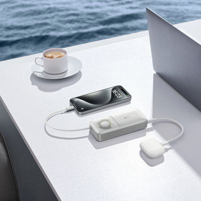8. Baseus Free2Pull 10000 mAh 30 W Powerbank mit USB-C-Anschluss und einziehbarem USB-C-Kabel – Grau