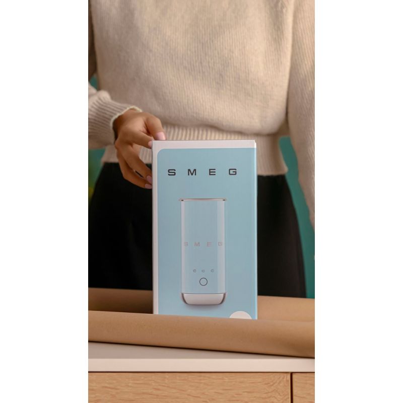 51. Smeg MFF02BLEU Milchaufschäumer/Wärmer, automatischer Milchaufschäumer/Wärmer, Schwarz