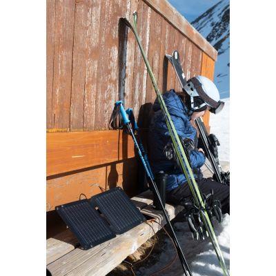 14. Xtorm XR2S14 Universelles Solar-Ladegerät für Mobilgeräte, Schwarz, für den Außenbereich