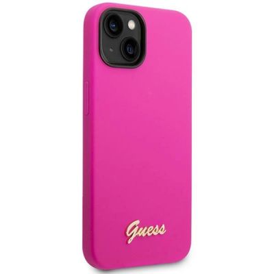 4. Guess Silikonhülle mit Vintage-Goldlogo für iPhone 14 / 15 Plus – Fuchsia