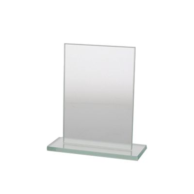 6. Glastrophäe mit zerbrochenem Sockel
