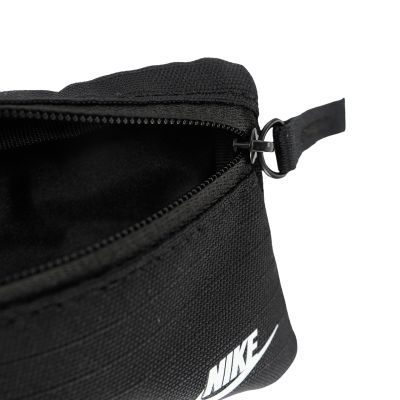 4. Nike Club Pouch Geldbörse Schwarz N1013421091