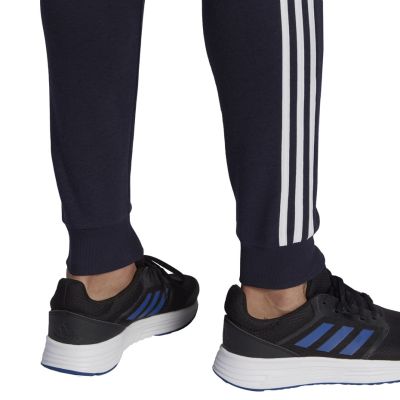 12. adidas Essentials Slim 3-Streifen Hose M GM1090