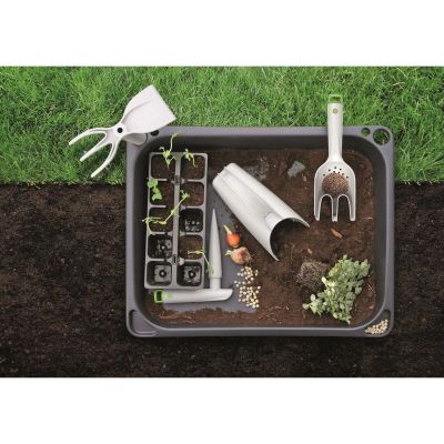 3. Schnelleres Gärtnern mit dem Plastik-Spinnenbagger