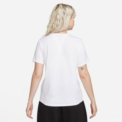 2. Nike Sportswear W DX7902 100 T-shirt