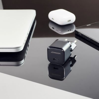 4. Mini-Ladegerät USB C 20W PD Joyroom JR-TCF02 - Schwarz