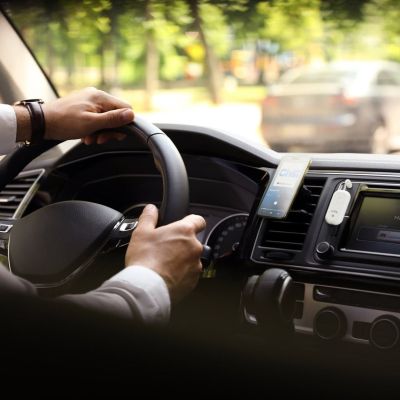 10. Twelve South AirFly Pro 2 - Bluetooth-Adapter mit 3,5-mm-Klinkenanschluss, kompatibel mit AirPods und anderen Bluetooth-Kopfhörern, bis zu 2 Kopfhörerpaare gleichzeitig und mit AUX IN (weiß)