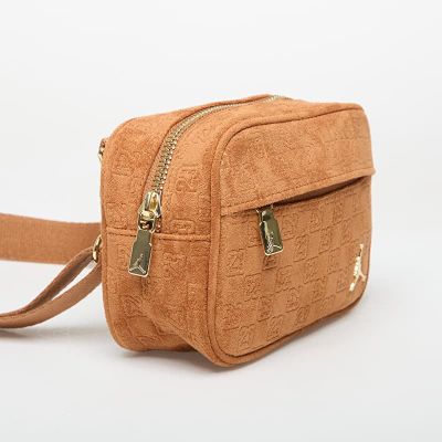 3. Air Jordan Damen-Kameratasche aus Wildleder mit Monogramm, Cognac - MA9207-X6X