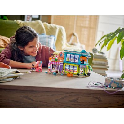 8. LEGO Friends 42674 – Spiele- und Comicladen