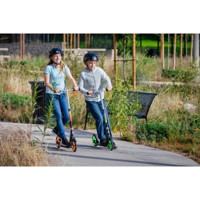 7. Razor A5 Lux Light UP Jr Roller 13073033