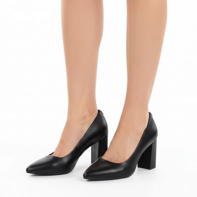 13. Schwarze Pumps mit spitzer Zehenpartie, schwarze Sergio Leone PB216