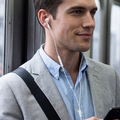 8. Acefast L14 kabelgebundener In-Ear-Kopfhörer mit 3,5-mm-Miniklinkenstecker und Mikrofon – weiß
