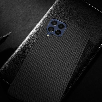 17. Nillkin Textured Case robuste, verstärkte Hülle mit Gelrahmen und Nylonrückseite für Samsung Galaxy M53 5G schwarz