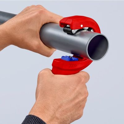 6. Knipex 90 23 01 BK Handrohrschneider