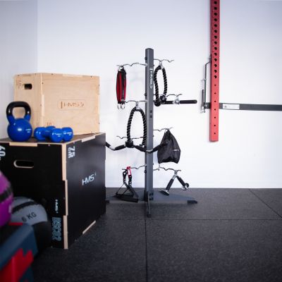 8. STR33 STAND FÜR KOMMERZIELLES HMS-ZUBEHÖR