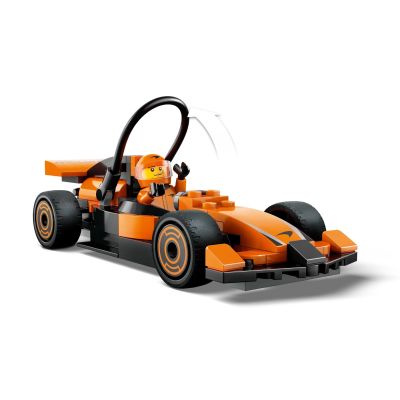 5. LEGO CITY 60442 F1 McLaren Fahrer und Rennfahrer