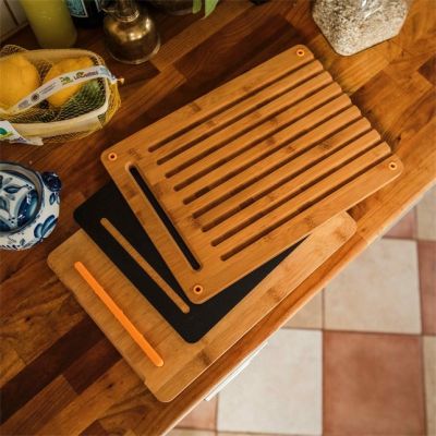 7. Fiskars 1057550 Rechteckiges Bambus-Schneidebrett, Bambus-Kunststoff, Schwarz