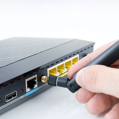 6. QOLTEC WLAN-ANTENNE 2,4/2,5 GHz | 5,1/5,8 GHz | 5 dBi | Rundstrahler | Intern