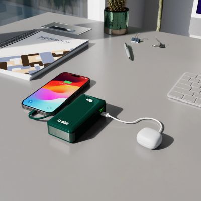 12. Powerbank SBS 10000 mAh 20W mit integriertem USB-C-Kabel und Digitalanzeige - grün