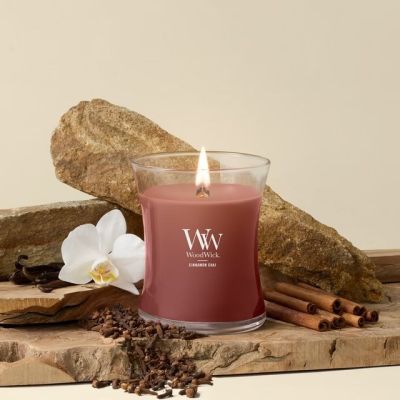 3. Kleine Kerze CINNAMON CHAI WOODWICK