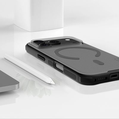 20. Nillkin Super Frosted Shield Pro MagSafe-kompatible Hülle für iPhone 17 Pro – Transparent Schwarz