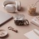 8. Tech-Protect Lamano Hülle für AirPods 4/5 – schwarz und braun