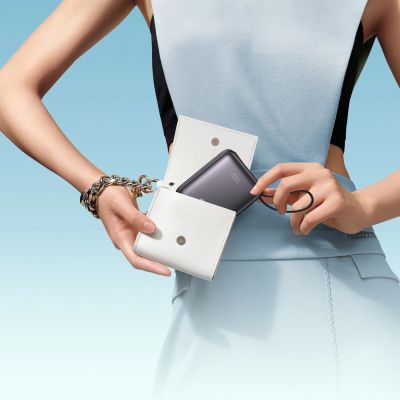 7. Joyroom JR-PBF27 10000 mAh 22,5 W Powerbank mit integrierten USB-C- und Lightning Kabeln - Schwarz