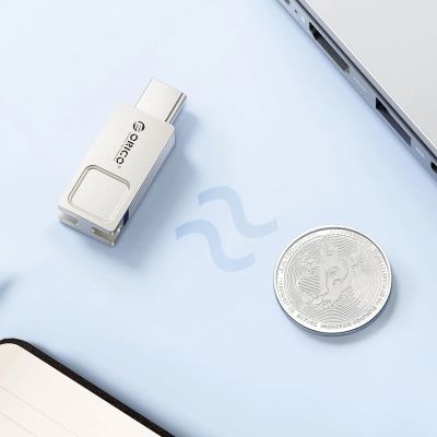 3. Orico U301 32 GB USB-A/USB-C USB 3.2 Gen 1 USB-Stick – Silber
