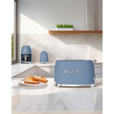 10. SMEG KLF03SBMEU Wasserkocher