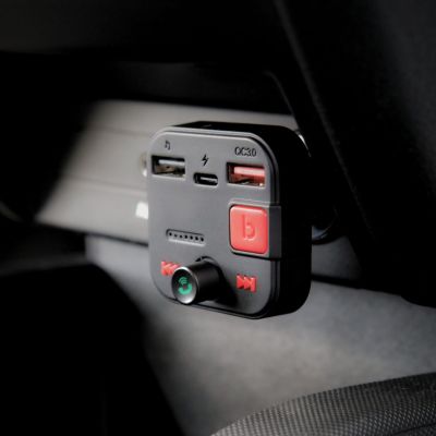 8. SAVIO TR-15 FM-Transmitter mit Display, Bluetooth und PD-Ladegerät USB-C USB-A Quick Charge, Bass Boost