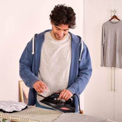 7. Black+Decker BXIR3000E Dampfbügeleisen (3000W; schwarz)