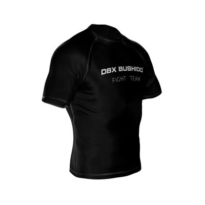 15. Der Kompressions-Rashguard „Team“ besteht aus DBX MORE DRY M-Material.