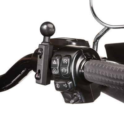 2. RAM® Kugelbasis für den Brems-/Kupplungsflüssigkeitsbehälter eines Motorrads